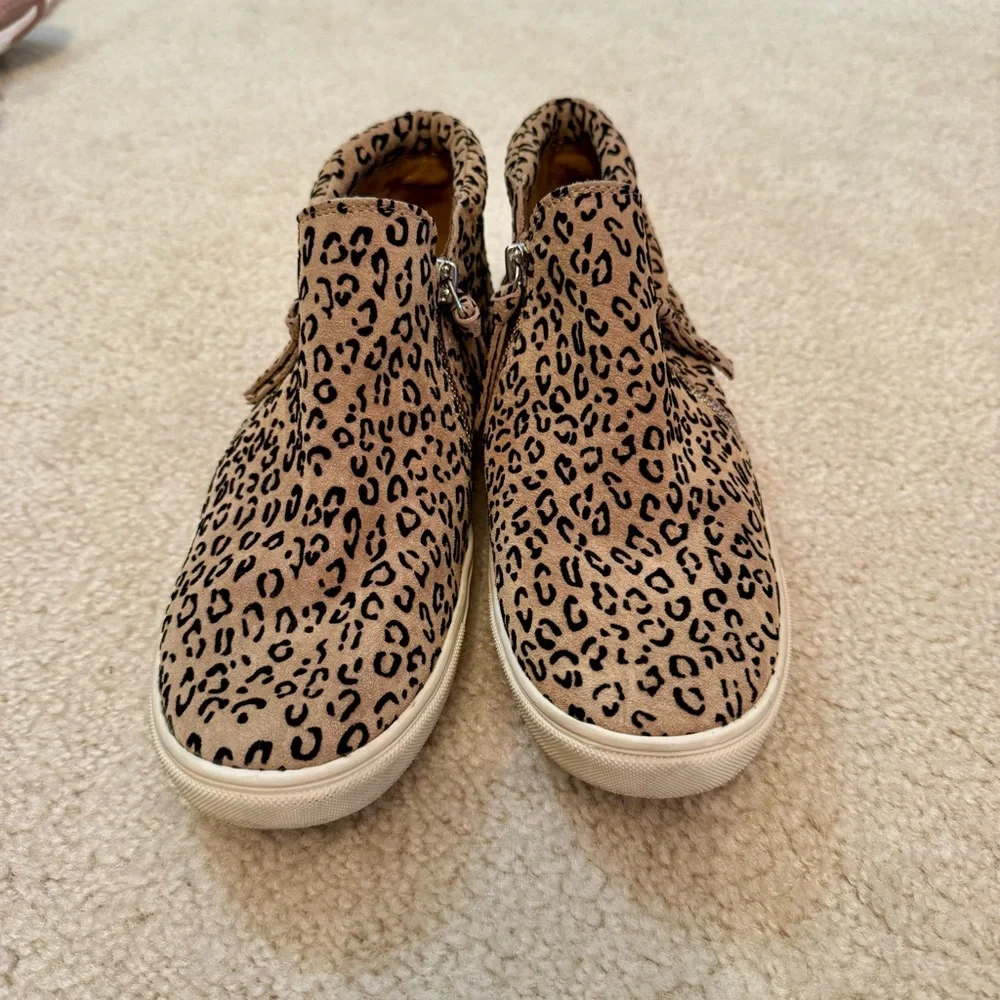 $148 Gianni Bini Genuine Leather Double Zip Leopard Print Sneakers 8